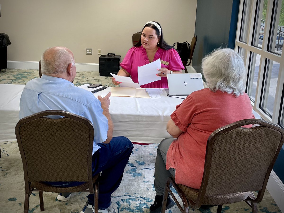 Today in Georgia’s 10th ⬇️ @RepMikeCollins’ staff held a Mobile Office Hours at the City of Jefferson Civic Center in Jackson County. Area constituents met directly with members of Rep. Collins' staff and shared their policy priorities and key concerns.