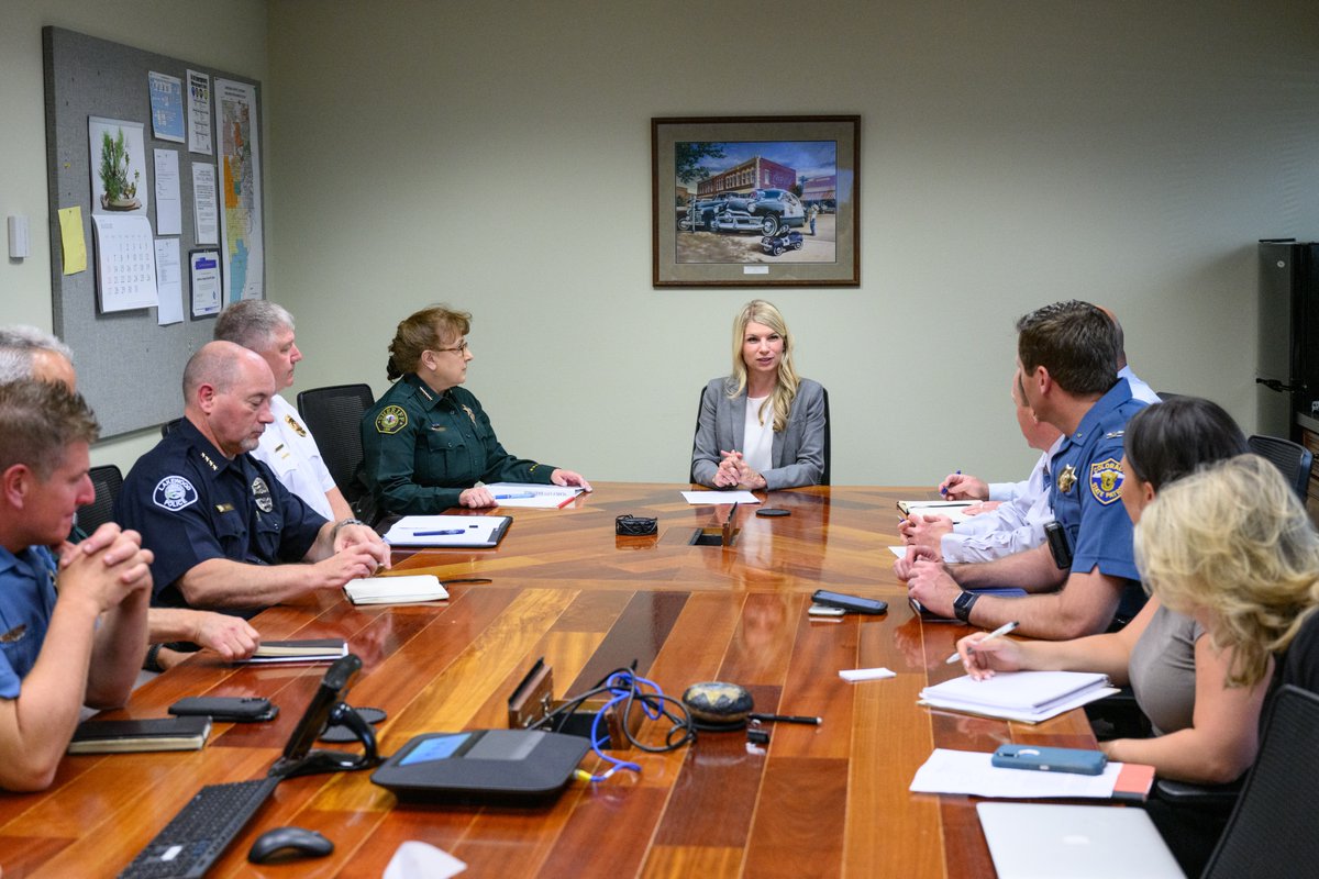 Supporting our police means giving them the resources they need to do their jobs well. That's why I helped secure federal funding for @jeffcosheriffco to upgrade communication equipment and allow them to more effectively provide public safety. #PoliceWeek