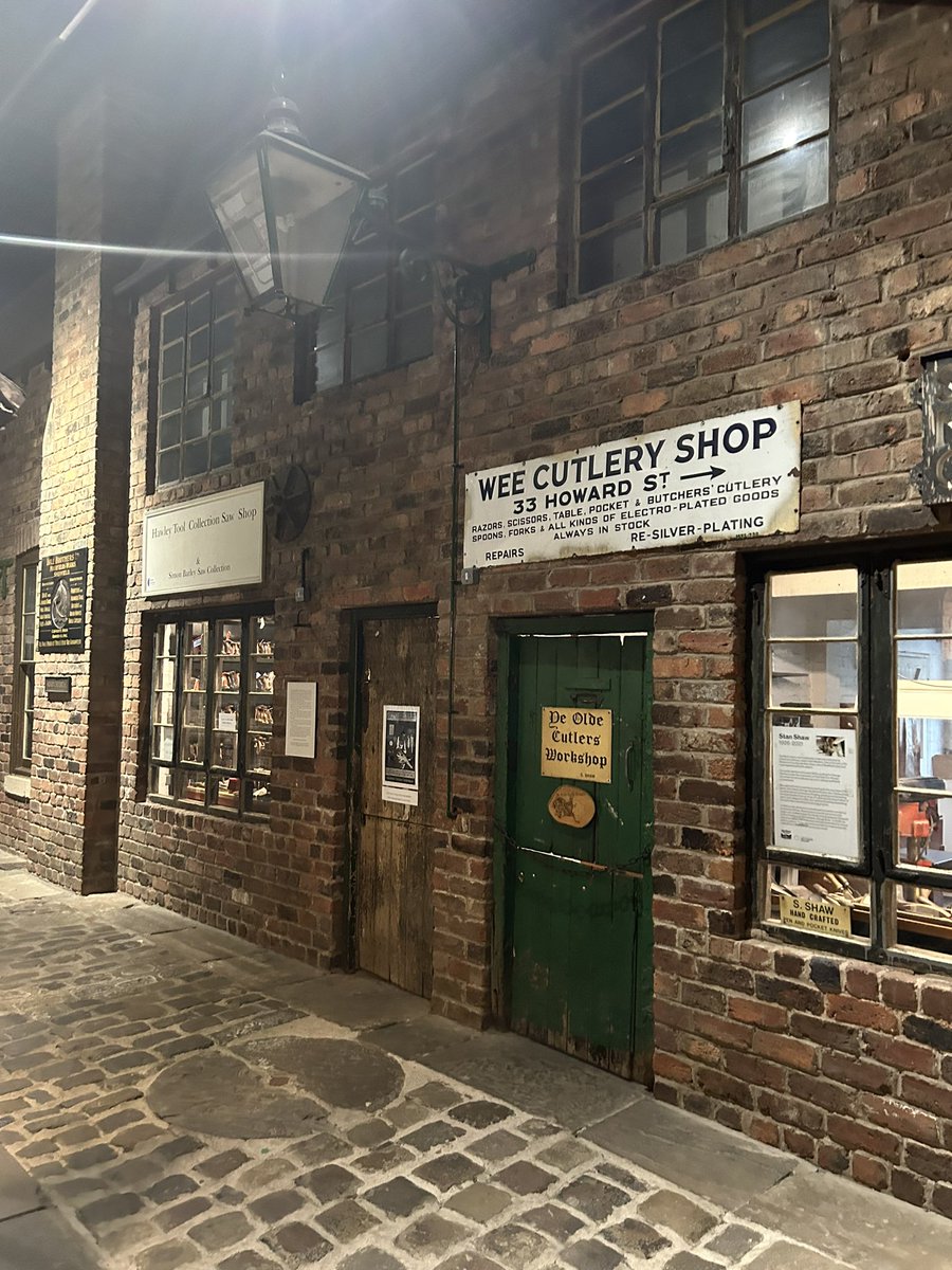 Absolutely brilliant venue for networking event at the end of day 1 of Division of Occupational Psychology. Big thanks to @SheffMuseums Kelham Island Museum. Shout out to Sharon for being such a fantastic, warm and knowledgeable tour guide 👏👏👏