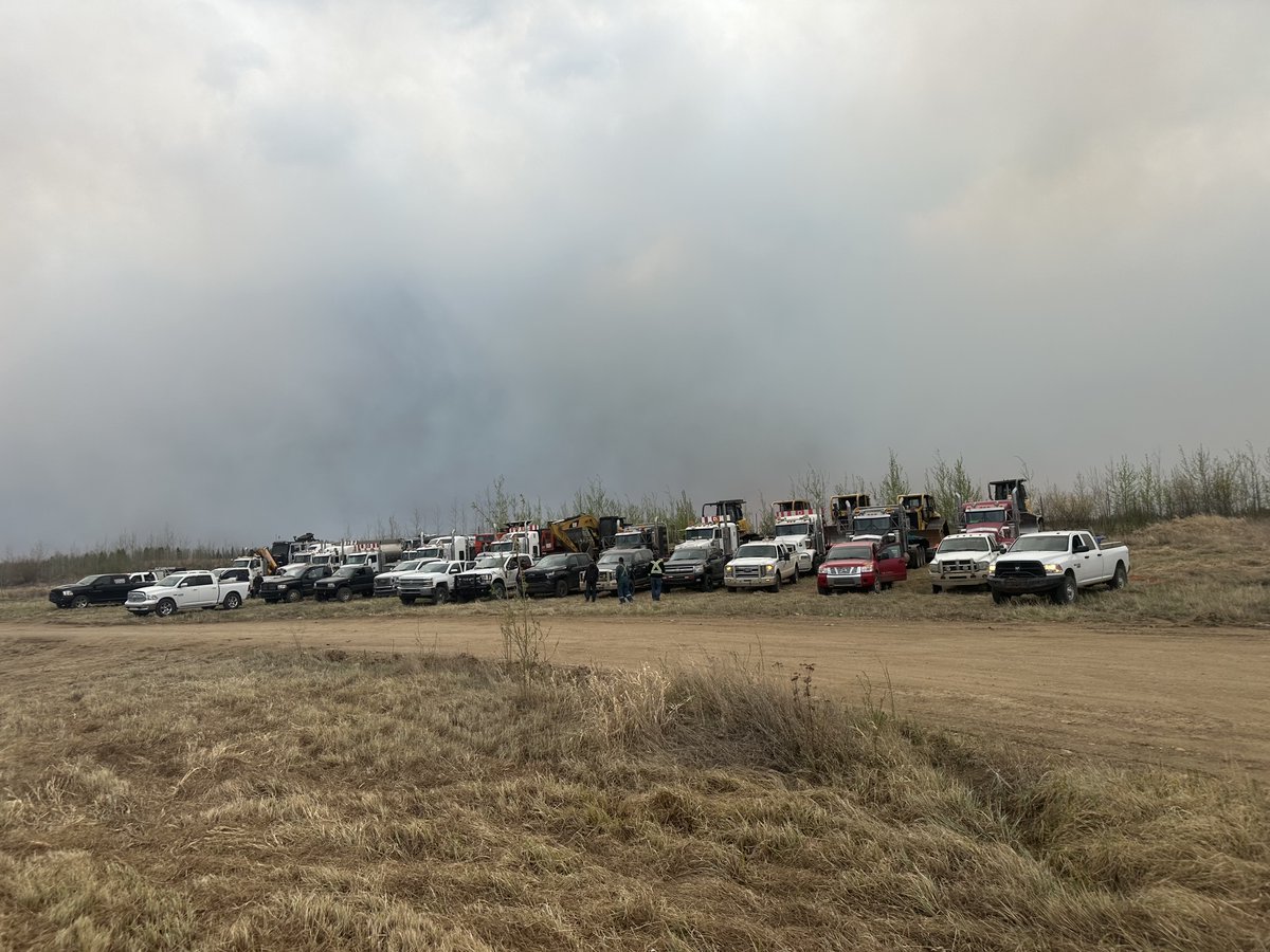 May 15, 3 p.m. MWF-017 Update Wildfire Update · MWF017 is classified as out of control at 20,940 hectares. · As of 2 p.m. today, the closest point of the fire is about 5.5 km from the Fort McMurray landfill and 4.5 km from the intersection of highways 63 and 881. · Three night