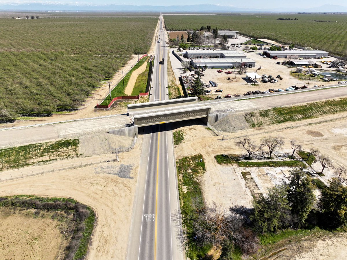 CaHSRA's tweet photo. We've hit the halfway point of a structure a day for #InfrastructureMonth! The Kimberlina Road Viaduct is located east of SR 43 and south of Wasco in Kern County.

This structure is 110 feet long and will take high-speed trains over existing traffic. #InfrastructureWeek #BuildHSR https://t.co/8HW8kgBD3K