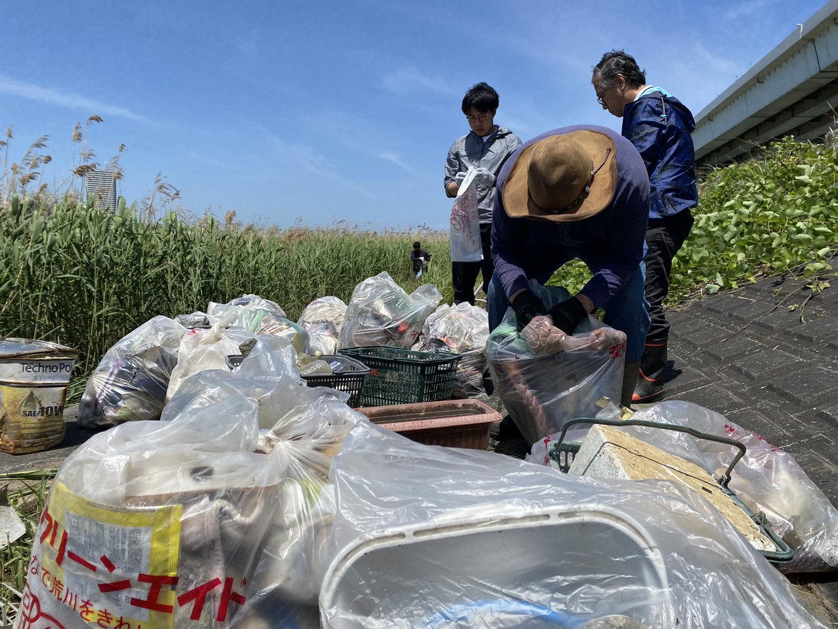 More pictures of our ゴミ拾い activity!

#tokyoriverfriends #rivercleanup #volunteer #environmentalactivism #recycle #planetorplastic #meetup #garbage #tokyo #arakawa #garbagepickup #saveearth #ポイ捨て #ポイ捨て禁止 #ゴミ #ビーチクリーン