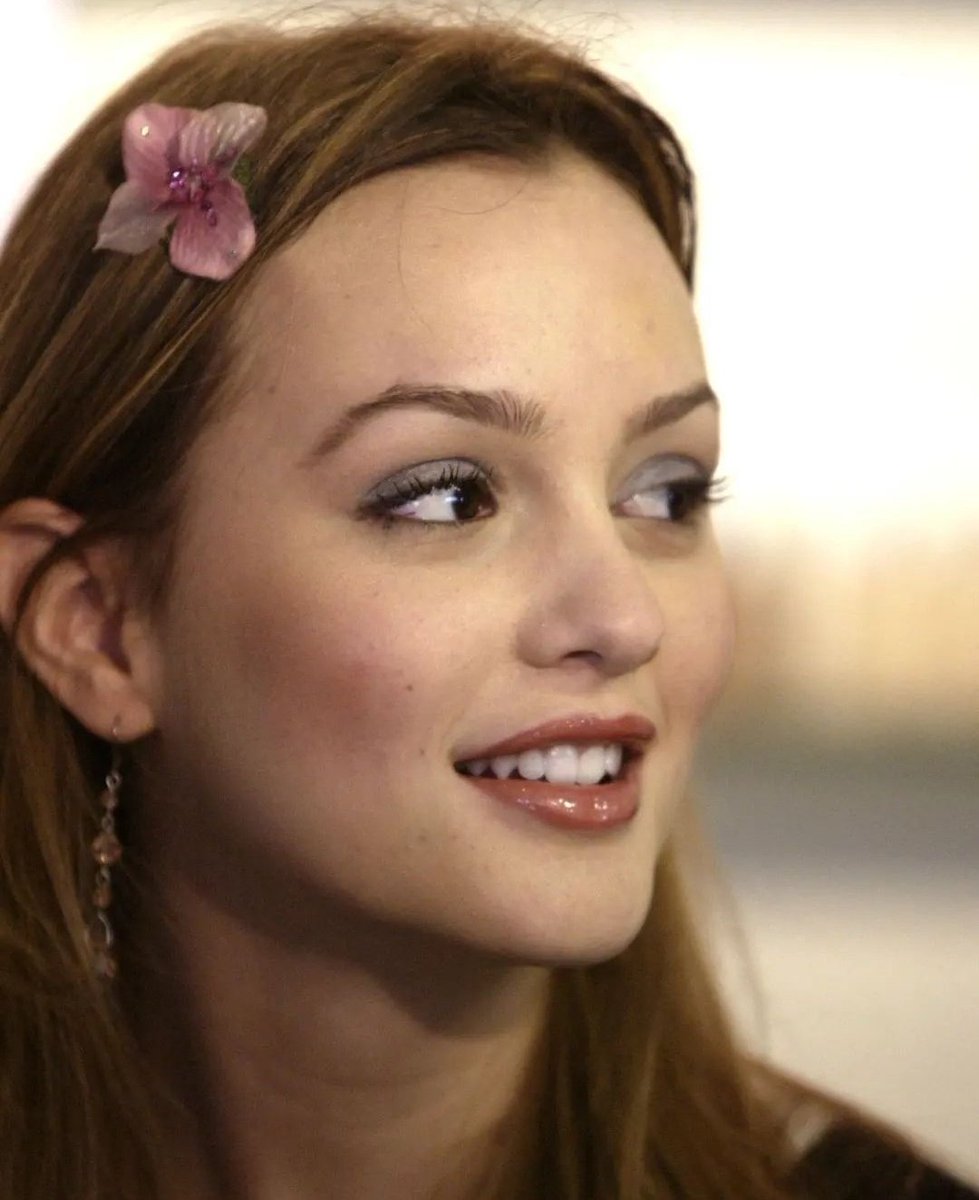 Raeflora1's tweet photo. leighton meester!! https://t.co/XV1PEr7U9W