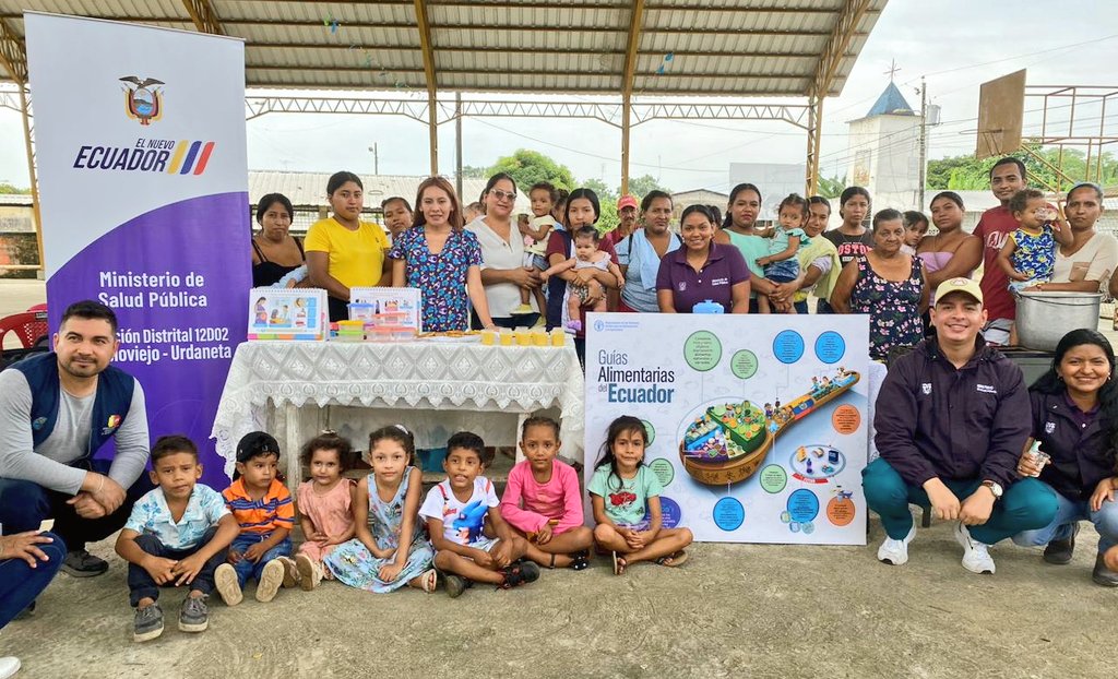 DPS_LosRios's tweet photo. #Urdaneta | En el recinto La Hojita, nutricionista comunitario en coordinación con @InclusionEc e @InfanciaEc ejecutó taller demostrativo de preparación de recetas saludables 🥦 para infantes de 12 a 24 meses 👶🏻 , como parte de las acciones para prevenir la desnutrición infantil. https://t.co/76ITArjnTc