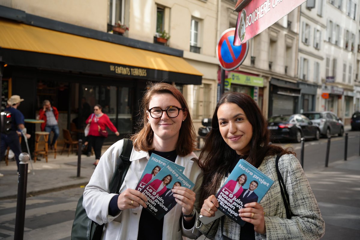 🇪🇺 Mobilisés ce soir avenue de Clichy avec les colistiers @BesoindEurope @Ambroise_Mejean et @AttinaEva pour parler d’Europe 🔥 Le 9 juin, un seul jour, un seul tour 🗳️