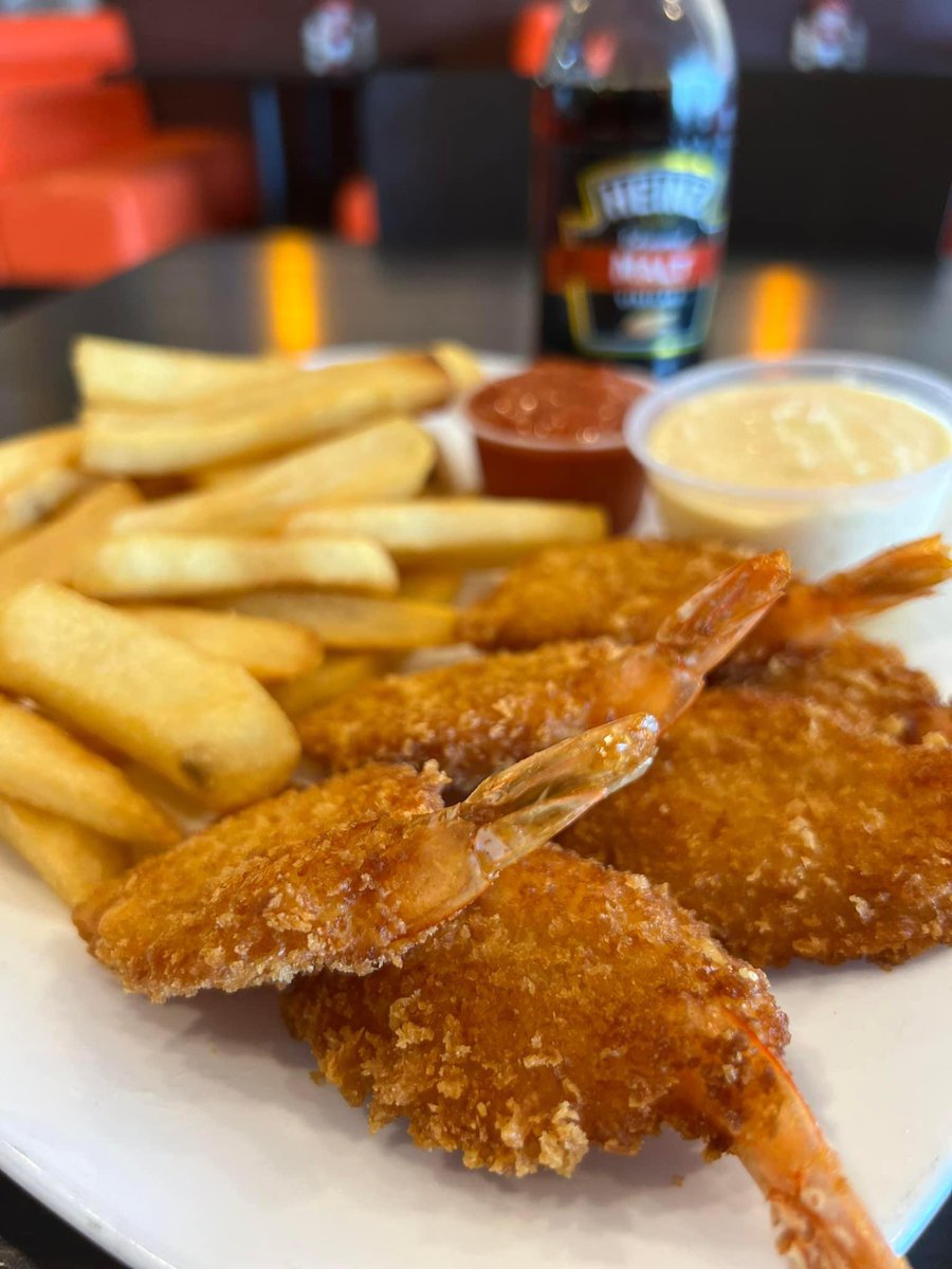 Quick and easy weekday dinner. Swing by and pick up a Fried Shrimp Dinner to go. Includes fries and a salad with every dinner. We will be here until 9pm! 🍤🍟 

#shrimpdinner #shrimp #friedshrimp #fried #shrimps #shrimplover #dinnertonight #dinner #quickandeasy #quickandeasymeals