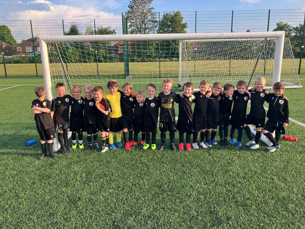 Fantastic game of football between the U5s and U6s Rockets tonight 🚀 Some great goals, saves, passing, tackling and penalties at the end ⚽️ Well done boys!