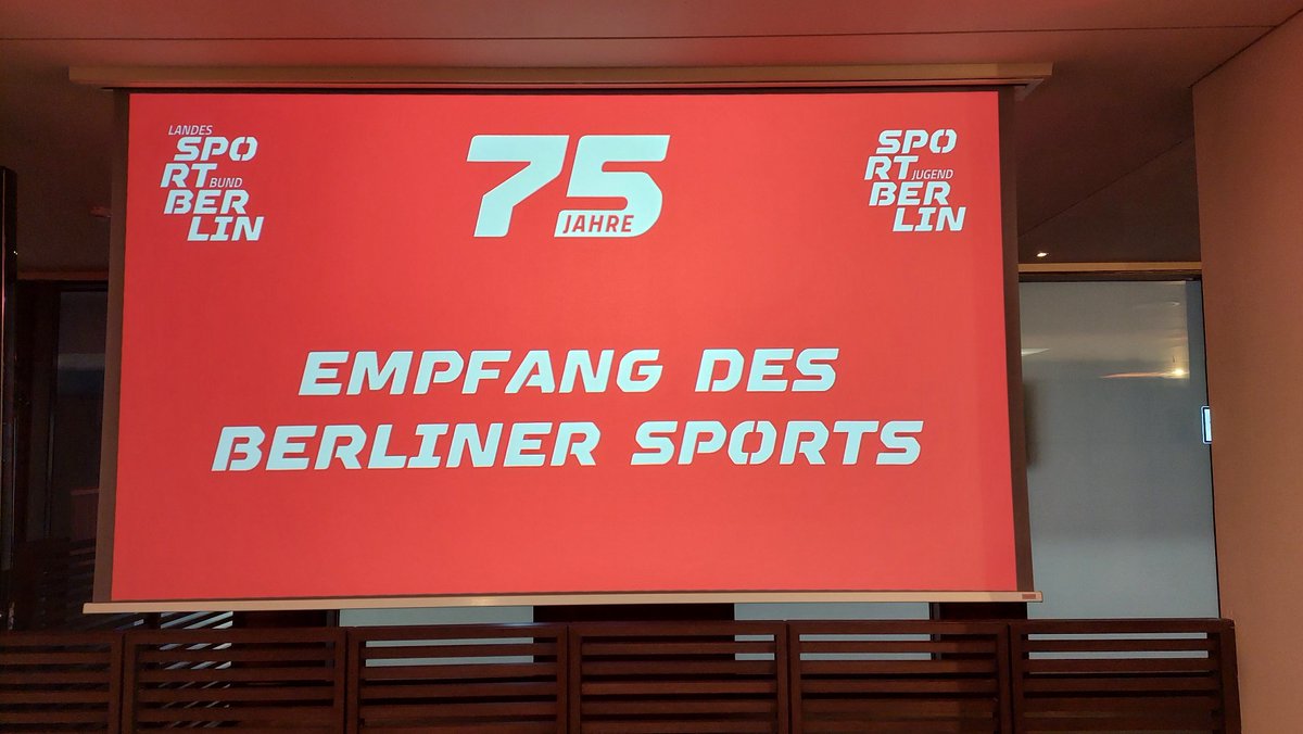 st_foerster's tweet photo. Ein Dreiviertel Jahrhundert im Dienst des Berliner Sports - Empfang zu 75 Jahre #LSBBerlin mit vielen netten Gesprächen und einem Wiedersehen mit Ehemaligen und Aktiven. Mit dabei @HaertelThomas @IrisSpranger @stsambill @StandfuStephan @OezcanMutlu @FingerKarsten @StefanSchenck https://t.co/sxMn7wLvdF