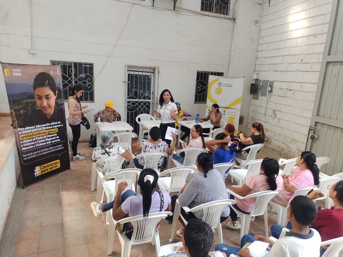 UnidadVictimas's tweet photo. 📷| En Barranquilla, #Atlántico, la @UnidadVictimas entregó 50 esquemas especiales de acompañamiento a familias emprendedoras víctimas del conflicto residentes en las comunidades de Gardenias, Villas de San Pablo, Cordialidad y Pinar del Rio. #CambiamosParaServir https://t.co/irEIeac1Tz