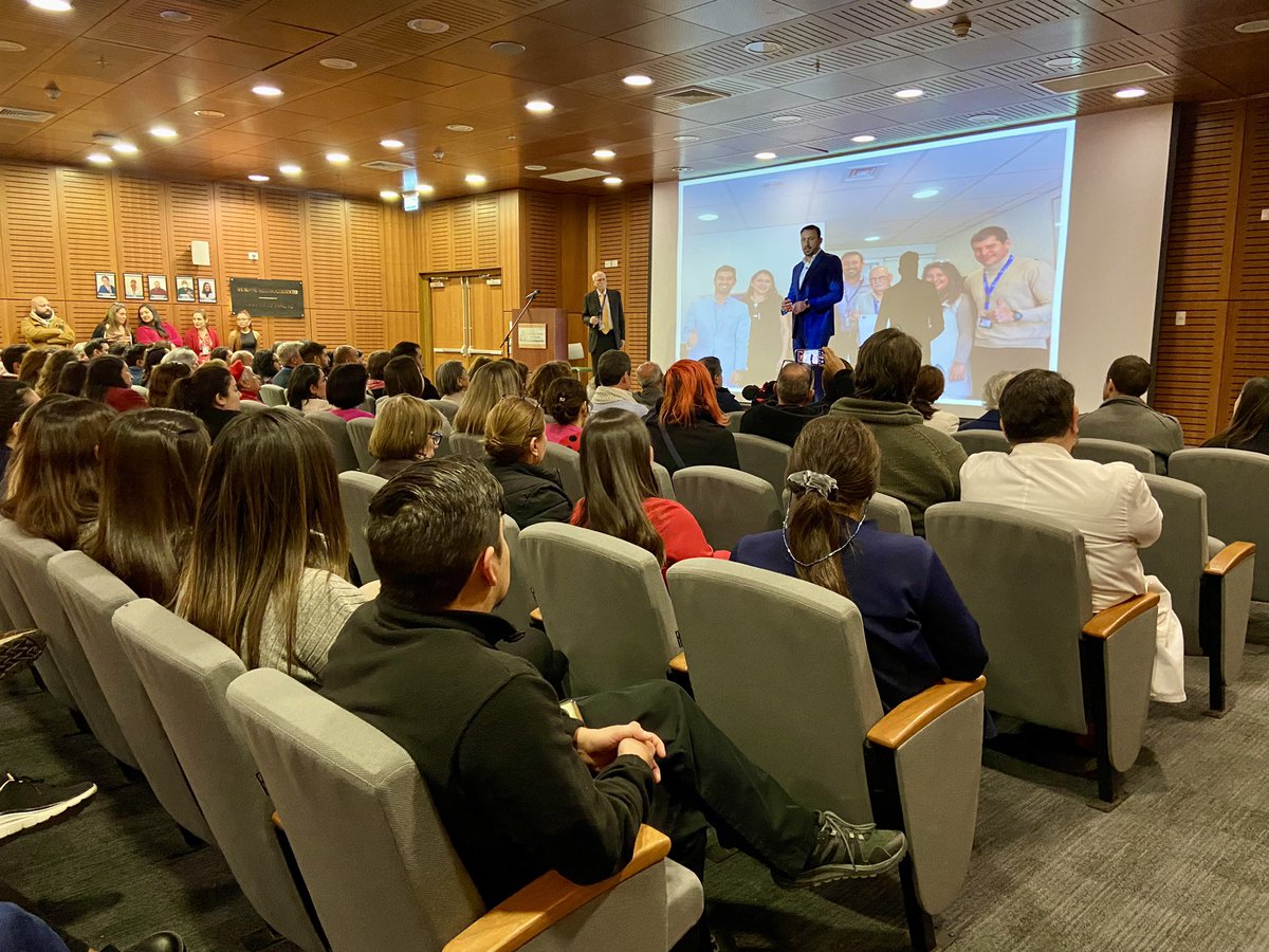 Hoy nuestra presidenta (s), Dra. @GiseViveros, participó en la #CuentaPública del @Hosp_EloisaDiaz. Desde #ColmedSantiago felicitamos a todo el equipo del hospital por su compromiso con la salud y los instamos a seguir trabajando en beneficio de la comunidad 👏🥰