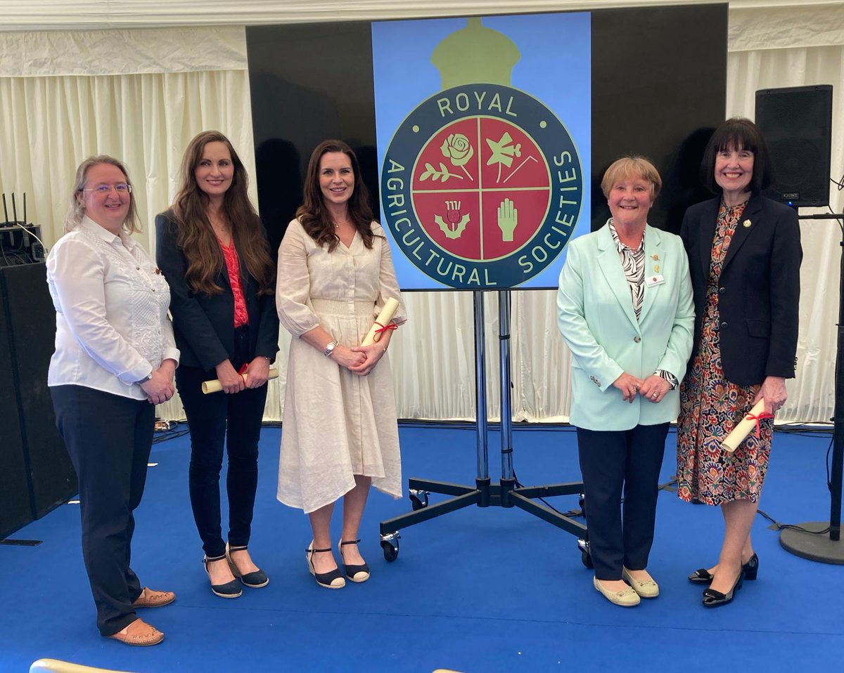 #RapeseedOil🐝🌾🚜 tweet media