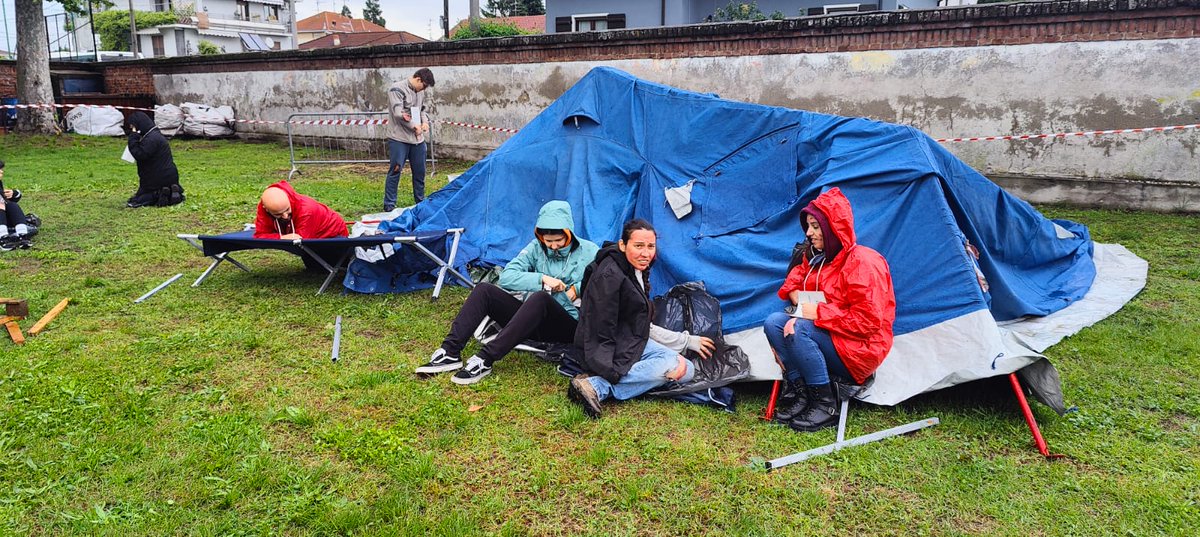 CRIMEDIM's tweet image. #EMDM2024 Students faced a #FullScaleExercise in Bellinzago, Italy. Four crash scenes tested their skills. Over 500 participants, including medical students and military, joined the simulation. More at dismedmaster.com. #CRIMEDIM #UPO #REGEDIM
