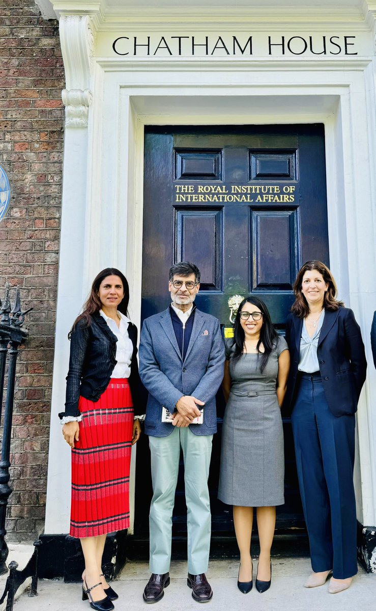 Wide ranging, frank and edgy roundtable at @ChathamHouse on the #India-#US partnership moderated by @londonvinjamuri along with @LisaCurtisDC and a cameo by @RobinNiblett …lots of interesting / probing questions and contributions from those present … thanks Leslie for having me