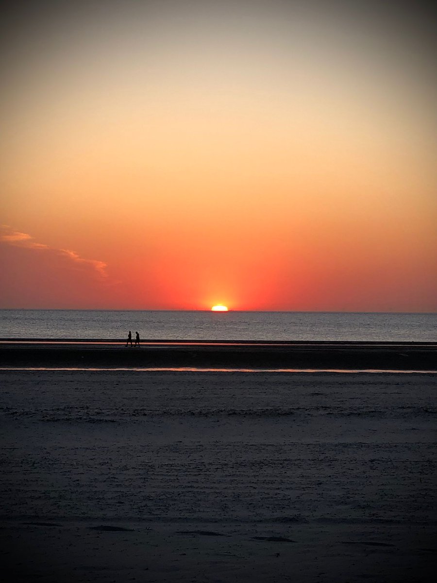 Hachz... die Sonnenuntergänge sind so schön hier.
Lieb´s einfach.
#Urlaub #Nordsee