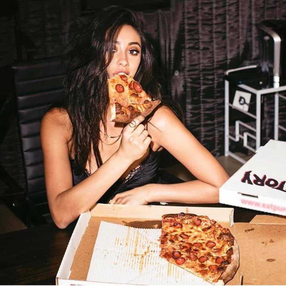 PizzaqueenEm's tweet photo. Emily Fields DiLaurentis 
Married to @deviltwin_C 💍💞
Mom to Amber &amp; Annalise👱🏼‍♀️👱🏼‍♀️Enzo💙👶🏼
Rosewood High School Alum
Swim Coach at Rosewood High 
Loves pizza,family,her wife&amp;kids &amp; her friends ❤️
PLL seasons 1-7🫶🏻 https://t.co/jNjR0RQesT