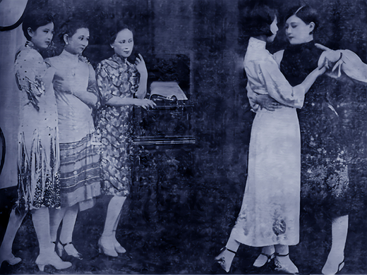 Still from 奇女子 (A Wondrous Woman, 1928). Yang Naimei is the woman in the middle. 'Wrath, Witches, and Wondrous Women': A Curated Program of Lost Films by @ks2956 is now **FREE** to read via @FemMediaHist!!! 🎞️🧙‍♀️🔥❤️ online.ucpress.edu/fmh/article/10…