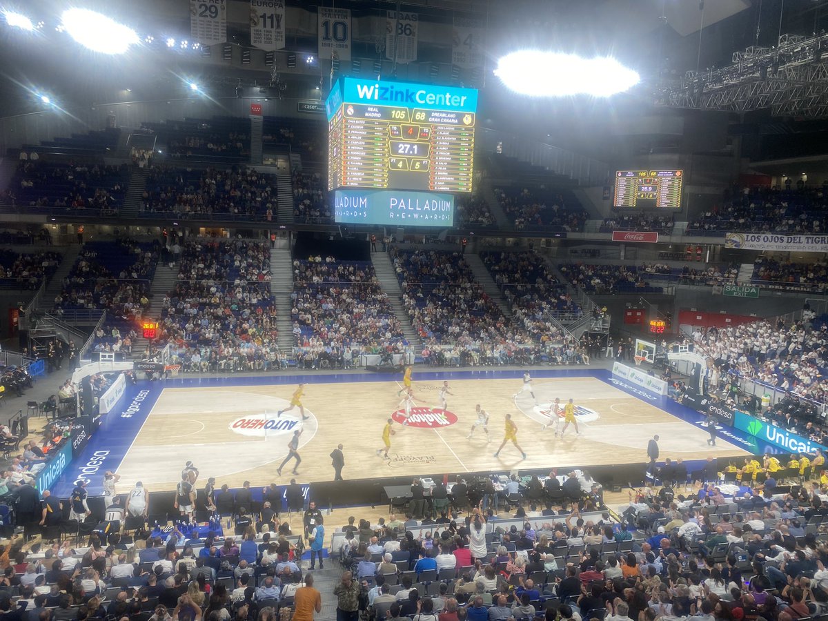 Another great day in Madrid. Tonight after an amazing city tour and Flamenco show with <a href="/TulaneAthletics/">Tulane Green Wave</a> and @BeyondSportsCR , I treated myself to the <a href="/ACBCOM/">Liga Endesa</a> playoffs <a href="/RMBaloncesto/">Real Madrid Basket</a> vs <a href="/GranCanariaCB/">Dreamland Gran Canaria</a> great basketball and got to rep <a href="/3andDhoops/">3 and D Hoops</a> too! #euroball #acb #fundamentals