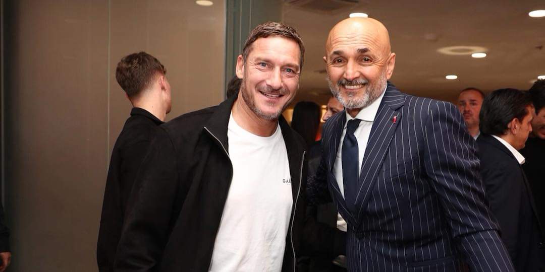 🤝🏻 Lucio felice con l'ex nemico #Pupone 

#Spalletti #Totti #SerieA #Roma