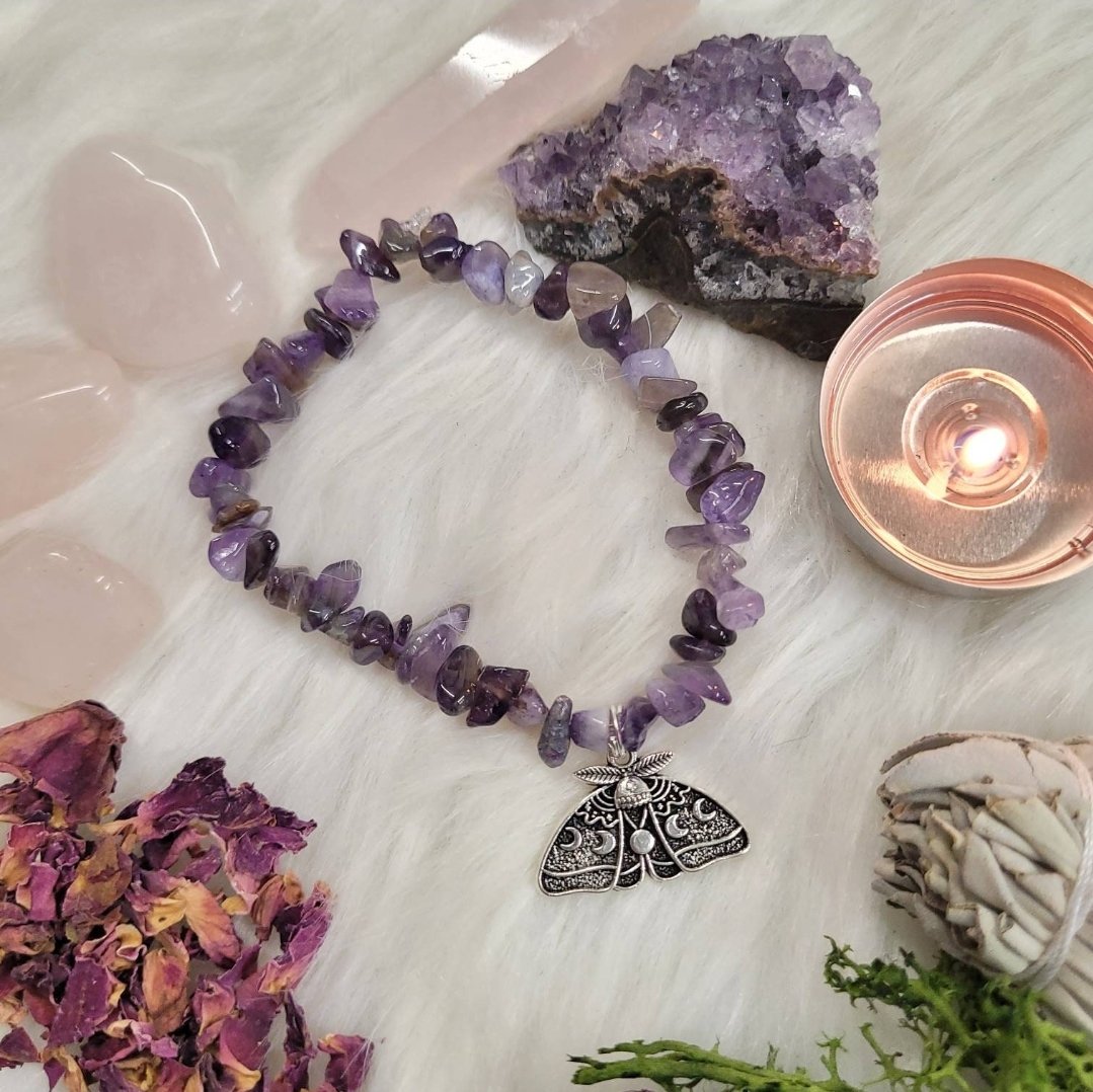 Amethyst relieves stress, soothes irritability, dispels anger and anxiety. Amethyst activates spiritual awareness, opens intuition and enhances psychic abilities.
thewildwoodlandwitch.etsy.com
#MHHSBD #EarlyBiz #ScottishCraftHour #NWalesHour