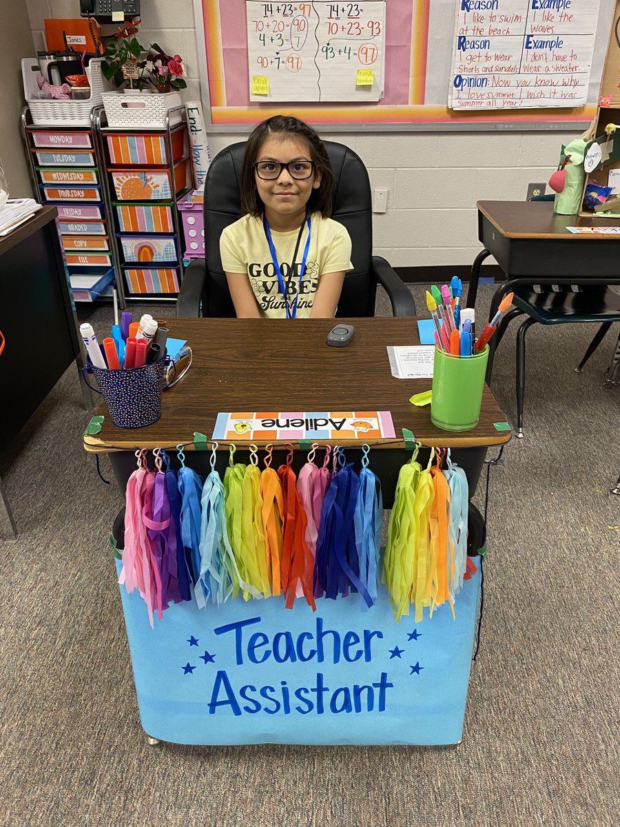 Check out Ms. Jones’ 2nd grade Teacher Assistant!  💙🧡💙

I see a future teacher in the making! 

@Acworth_ES