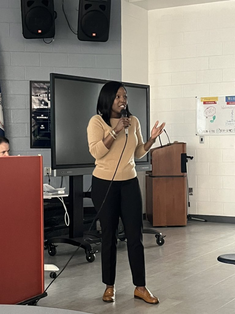 Mr_S_Pickering's tweet image. We have an unbelievable Instructional Support Team at @mehms, and today they led thinking around Standards Based Grading and FleX. #ibmyp @MrDippold @GentzelN @sarah_leahey