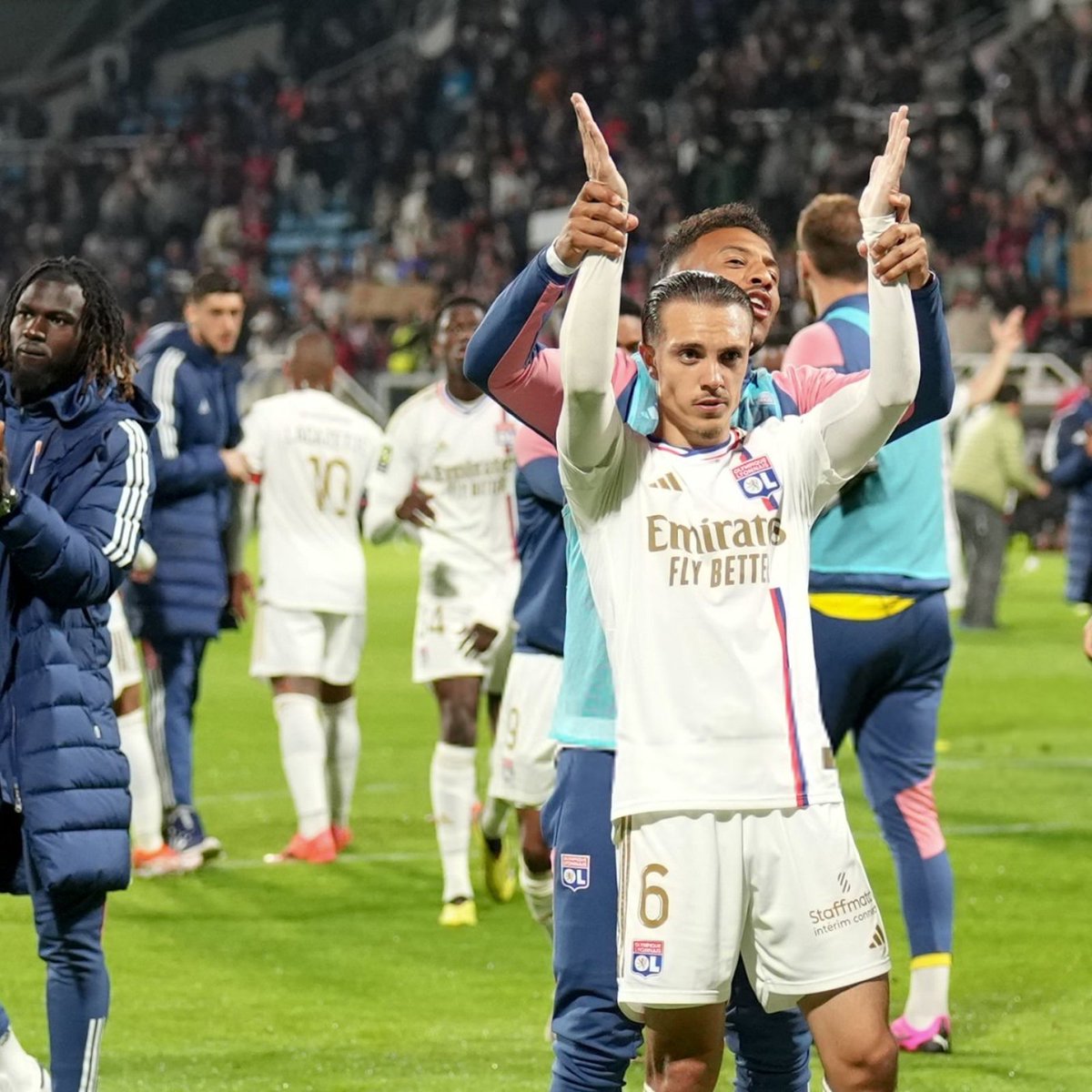 Instant Foot โฝ๏ธ (@lnstantfoot) on Twitter photo Le 16 dรฉcembre, l'OL perdait 3-0 face ร l'OM et รฉtait ๐๐๐ฅ๐ก๐๐๐ฅ de Ligue 1.
Aujourd'hui, le club est maรฎtre de son destin pour aller chercher une qualification europรฉenne et a dรฉpassรฉ l'OM au classement en les relรฉguant hors places europรฉennes. ๐ณ๐๐ช๐บ
Aprรจs une sรฉrie de Le 16 dรฉcembre, l'OL perdait 3-0 face ร l'OM et รฉtait ๐๐๐ฅ๐ก๐๐๐ฅ de Ligue 1.
Aujourd'hui, le club est maรฎtre de son destin pour aller chercher une qualification europรฉenne et a dรฉpassรฉ l'OM au classement en les relรฉguant hors places europรฉennes. ๐ณ๐๐ช๐บ
Aprรจs une sรฉrie de