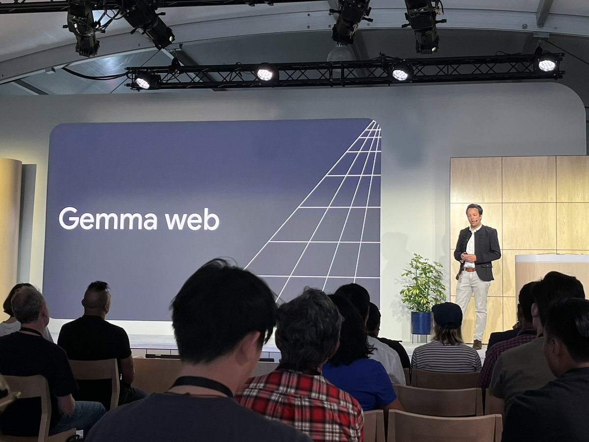 hugoznn's tweet image. Latest on #webAI with @jason_mayes at #Googleio !! Many opportunities unlocked for LLMs in the browser 🤯
