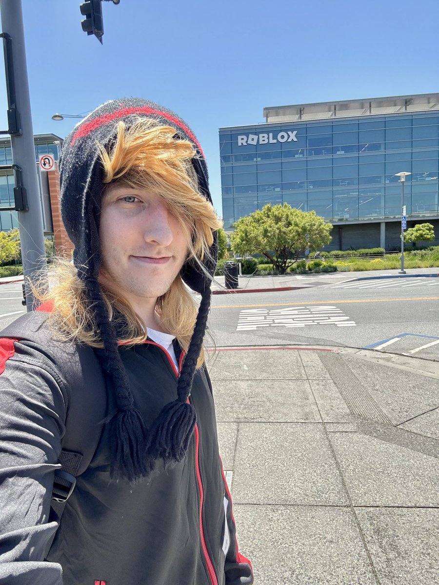 KreekCraft's tweet image. Update: I am inside Roblox.