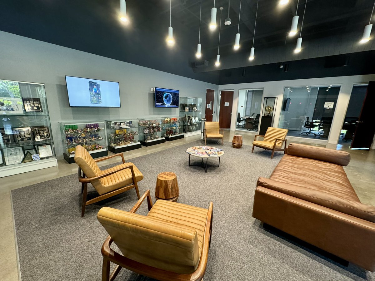 KreekCraft's tweet image. Update: I am inside Roblox.