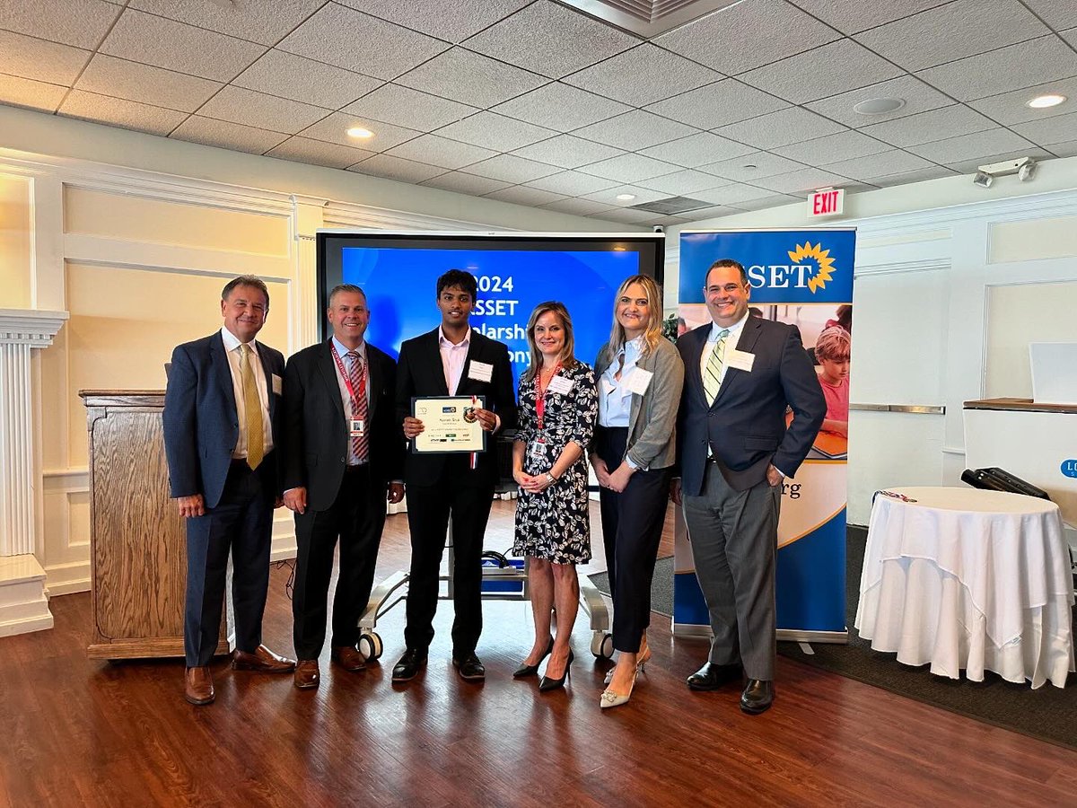 Congratulations to The @wheatleyschool’s Aaron Raja on recieving an @assetny scholarship! We are so proud of you, your accomplishments and what the future holds for you!! #ewlearns @dmgately @EWSDTech