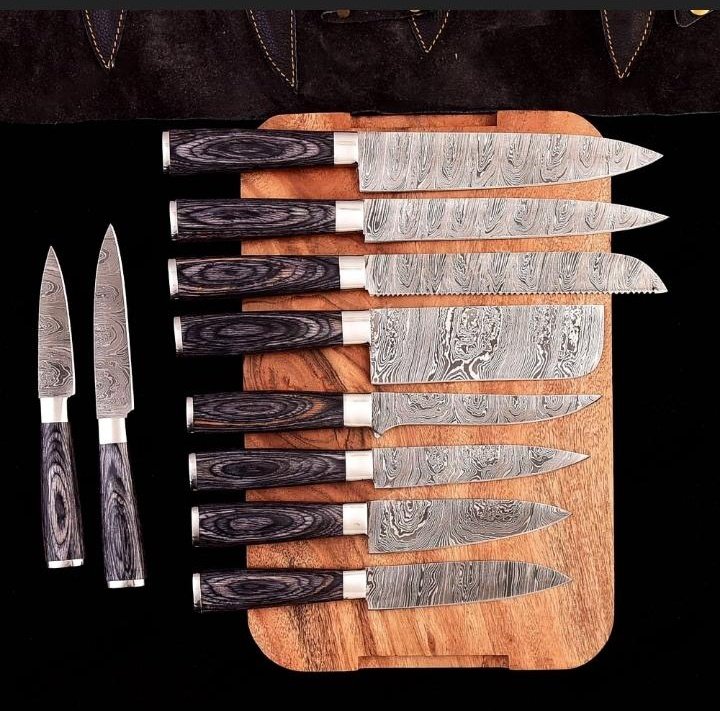 KnivesForged's tweet image. Hand forged Damascus set 🔪
For order inbox us 🔪 
#knives #damascus #kitchenset