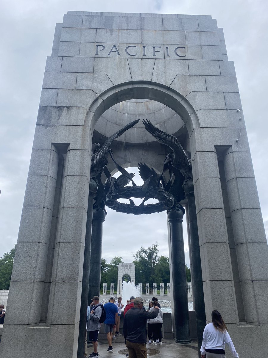 Last stop before dinner the World War II memorial. #24ebingerdc
