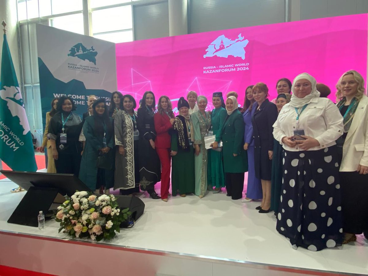 📍Tataristan 

“Rusya-İslam Dünyası: KazanForum” etkinliği kapsamında bulunduğumuz Tataristan’da “Kadın Bakışı” temalı genel oturumdaki konuşmamızda; kalkınma planlarımızın merkezine yerleştirdiğimiz “Güçlü Kadın Güçlü Aile Güçlü Toplum” ilkemizle; kadının eğitimden, ekonomiye