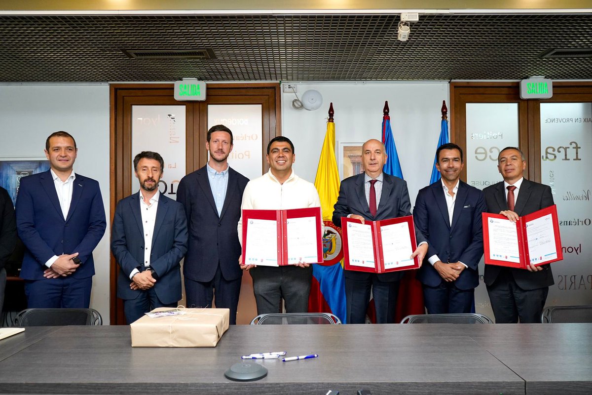 Francia en Colombia 🇫🇷🇪🇺 tweet media