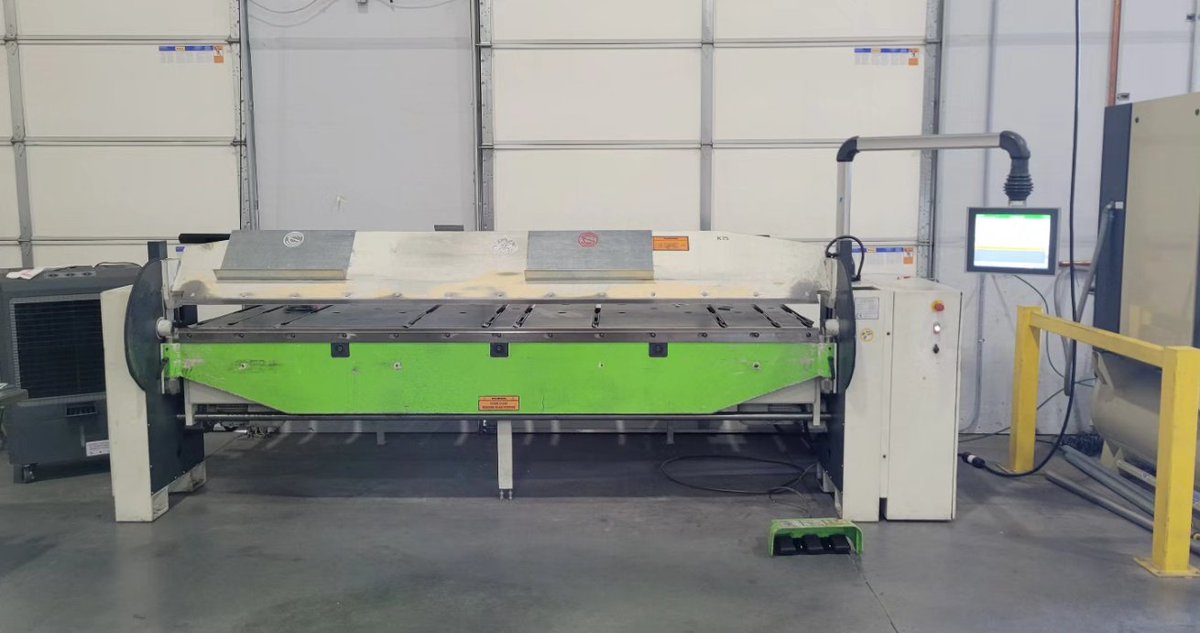 SilverbackMach's tweet photo. Did some rearranging for our customers shop! Got their Cidan Autobrake moved, leveled, and calibrated!🦍🔧🇺🇸

#silverbackmachine #punchpress #metalfab #pressbrake #ironworker #welding #metalfabrication #plasmacutting #steelfabrication #machineshop #shearblade #plateroll https://t.co/eemePXl9Dd