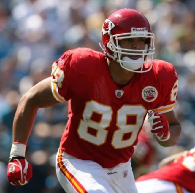 Where do YOU rank Tony Gonzalez as an ALL-TIME Great NFL Tight End? #NFL #ChiefsKingdom #DirtyBirds