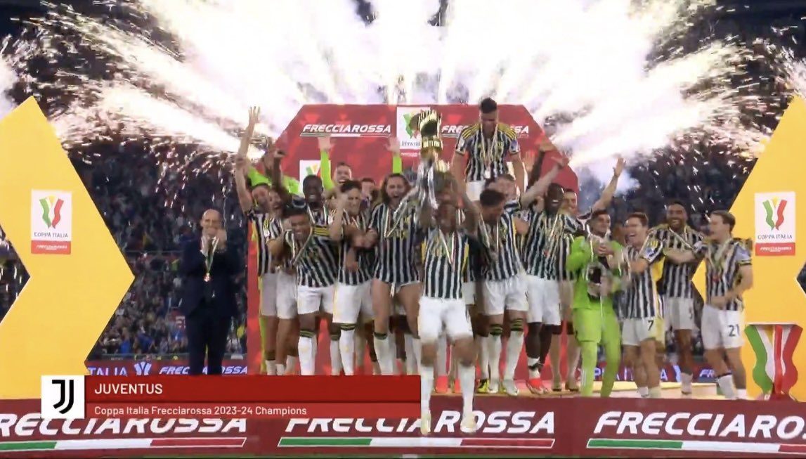 Sådan ser en halvskidt sæson ud i Juventus. Viljen til sejr ligger i det zebrastribede DNA. Fremragende og højdramatisk finale. #finoallafine #juventus