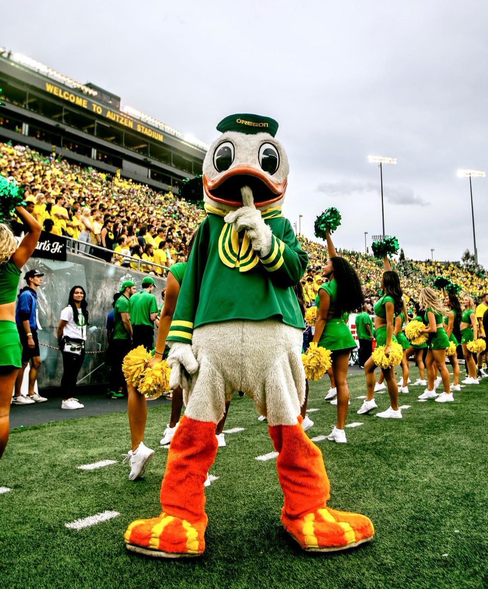 I’m EXTREMELY blessed to have earned an offer from the University of Oregon!! @105CoachTerry @CoachWalk53 @CoachDanLanning