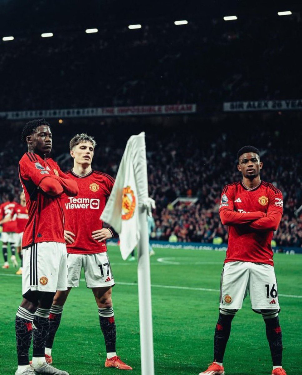 Fuck ego! I'm following every Manchester United fan that likes this tweet. Must be following me too