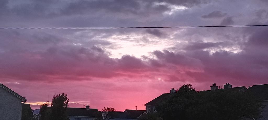 Great sky tonight at sunset in Waterville. 

Almost missed it! 

#WestIsBest 
#tiisunset #Ireland #Kerry