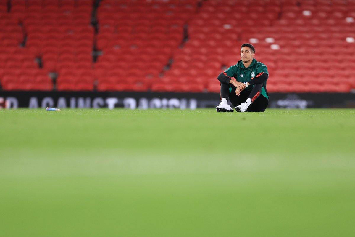 Raphael Varane is currently sat in the centre circle of an empty Old Trafford taking it all in 🥹❤️