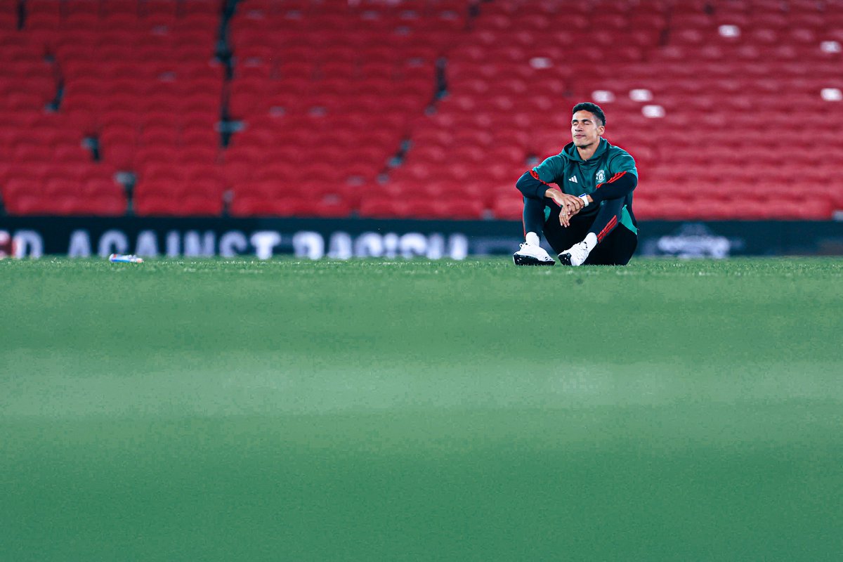 Varane sat in the centre of the pitch at an empty Old Trafford taking it all in 🥹