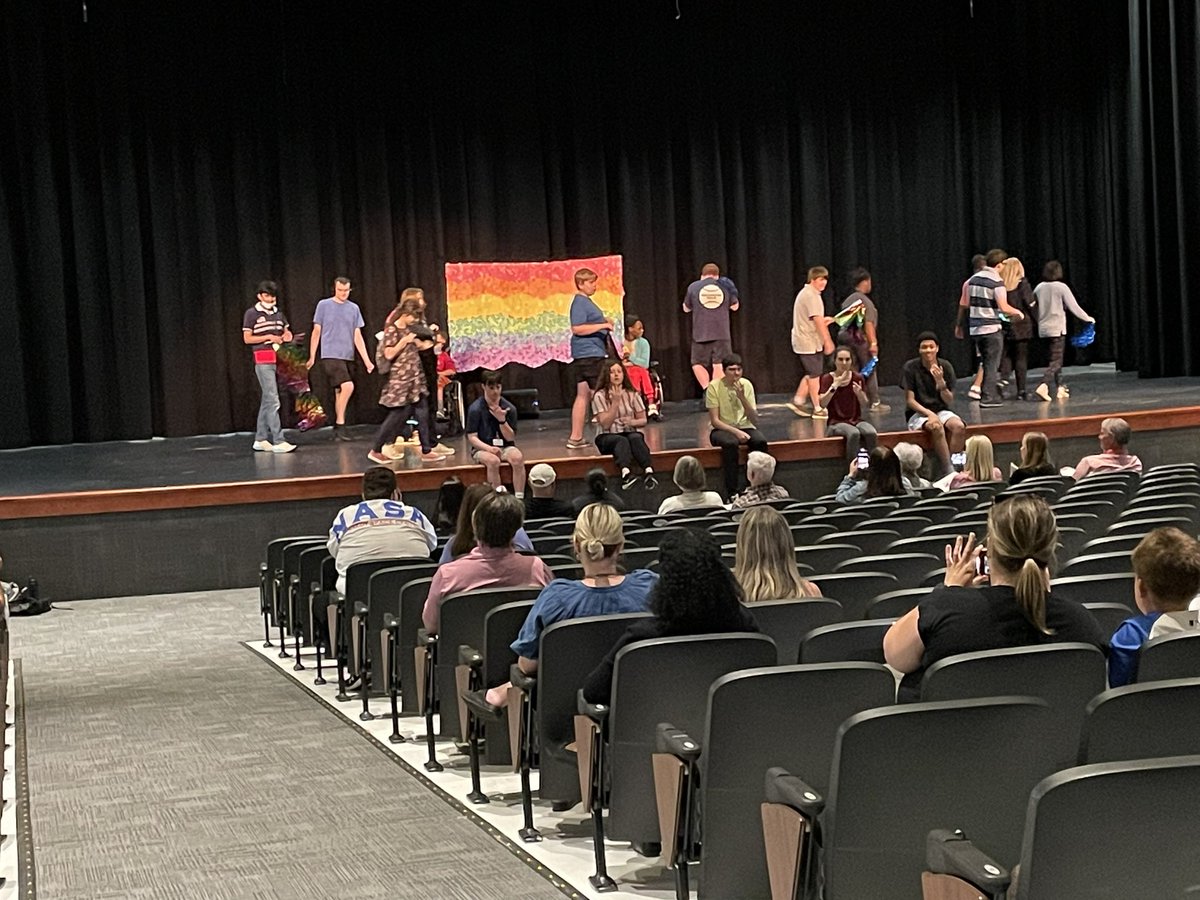 Great CBI Student Performance and Celebration today!!! So proud of these students, teachers, and staff celebrating our “True Colors”. 🐻💙 @CambridgeHS1 @FultonZone7 @FultonCoSchools @FCS_SEC