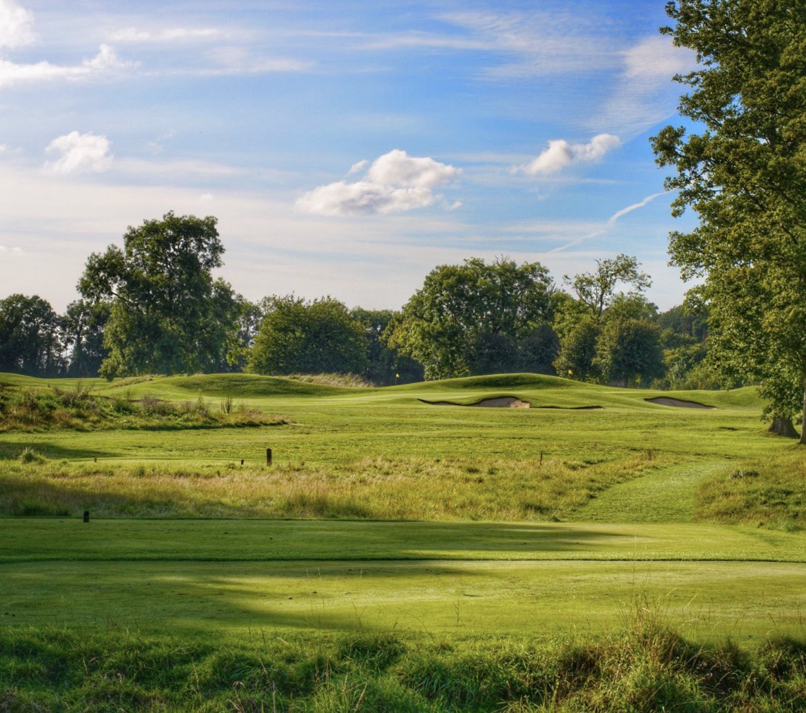PGA Championship giveaway 👌 Winner announced 9pm Sunday. Prize 1 - fourball @Manorgolfclub (Mon - Fri) Prize 2 - two sleeves proV1 To enter: -Follow this account -RT and like this post -Comment tagging friend/s you will take if you win 🤞🏼 good luck - the course is sublime!