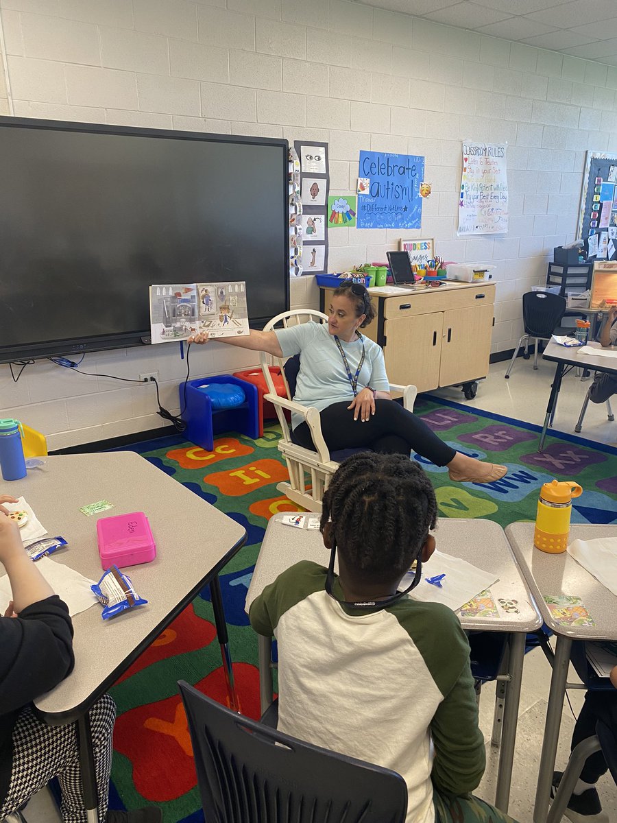MissStepanek's tweet photo. We were so excited for our mystery reader this afternoon! Thank you @LeggettNicole for bringing so much joy to our classroom 🥰 #weare126 #lane126 https://t.co/I5mMkeZIDF