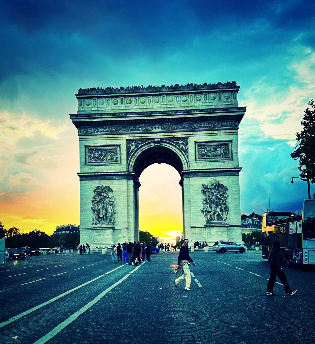 1. The magic of Paris by night at #EuroPCR2024 @Hragy @mirvatalasnag @alaide_chief @JGrapsa @KardiologieHH @drptca @AlkashkariWail @DrMarthaGulati @iamritu @purviparwani @KemalogluOz @ShelleyZieroth @EkateriniL @vass_vassiliou @luciotpadilla