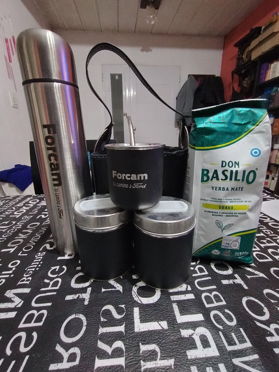 adry_sprinter's tweet photo. Premio recibido 💪 muchas gracias @cesarsantomauro @mundosportextra #Forcam #Donbasilio hermoso regalo y más siendo hincha de Ford 💙a disfrutarlo🫶 abrazo amigos🫂 https://t.co/1lK1fOLsOo