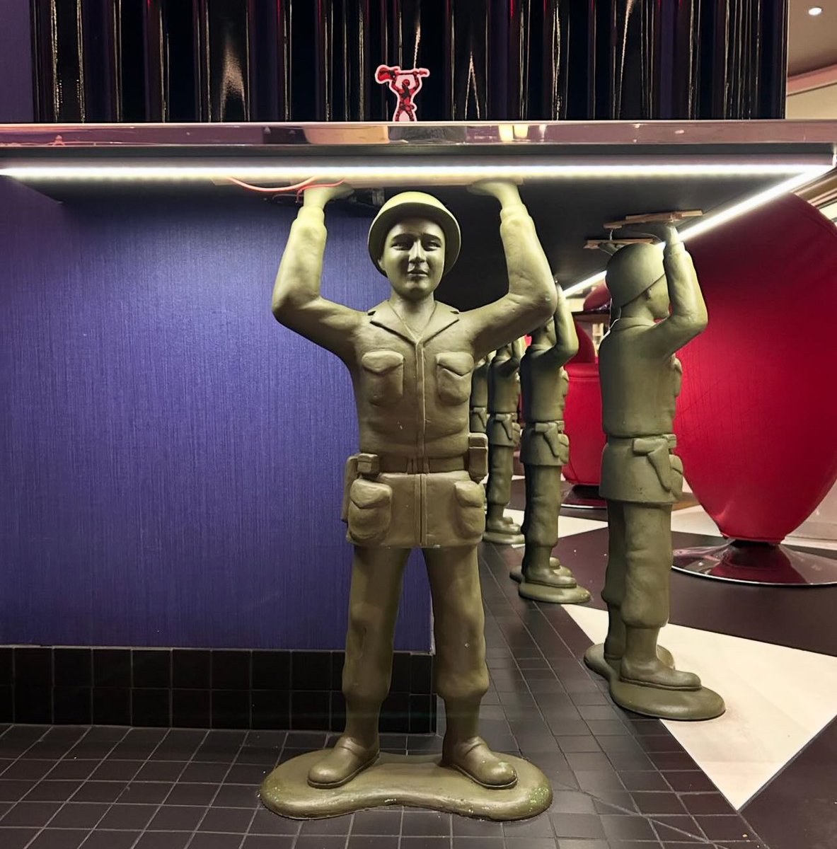 JeffAmentsArmy's tweet photo. Whatcha doin?
Where you at?
Little Groove Master finding friends on The Las Vegas Strip.
#pearljamtour2024 #pearljam #pjtour #PJLasVegas https://t.co/MCxlaiphND