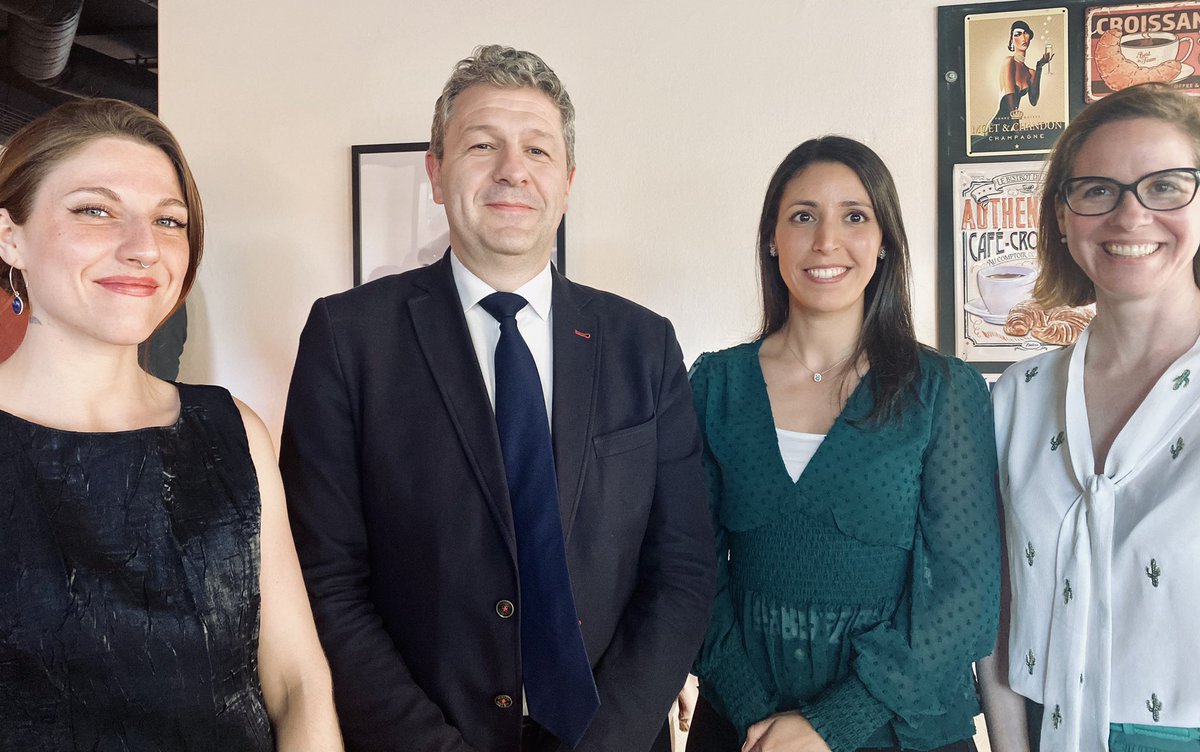 SouadDaamouch's tweet photo. Medical researchers by day, diplomats by evening . It was a pleasure meeting Christophe Parisot, the French ambassador to Denmark over drinks and macarons. We're not just doctors, but also ambassadors in our own way 👩‍⚕️🇫🇷🇩🇰 #Health #Communication @KMEBLab https://t.co/j62nS3qhlC