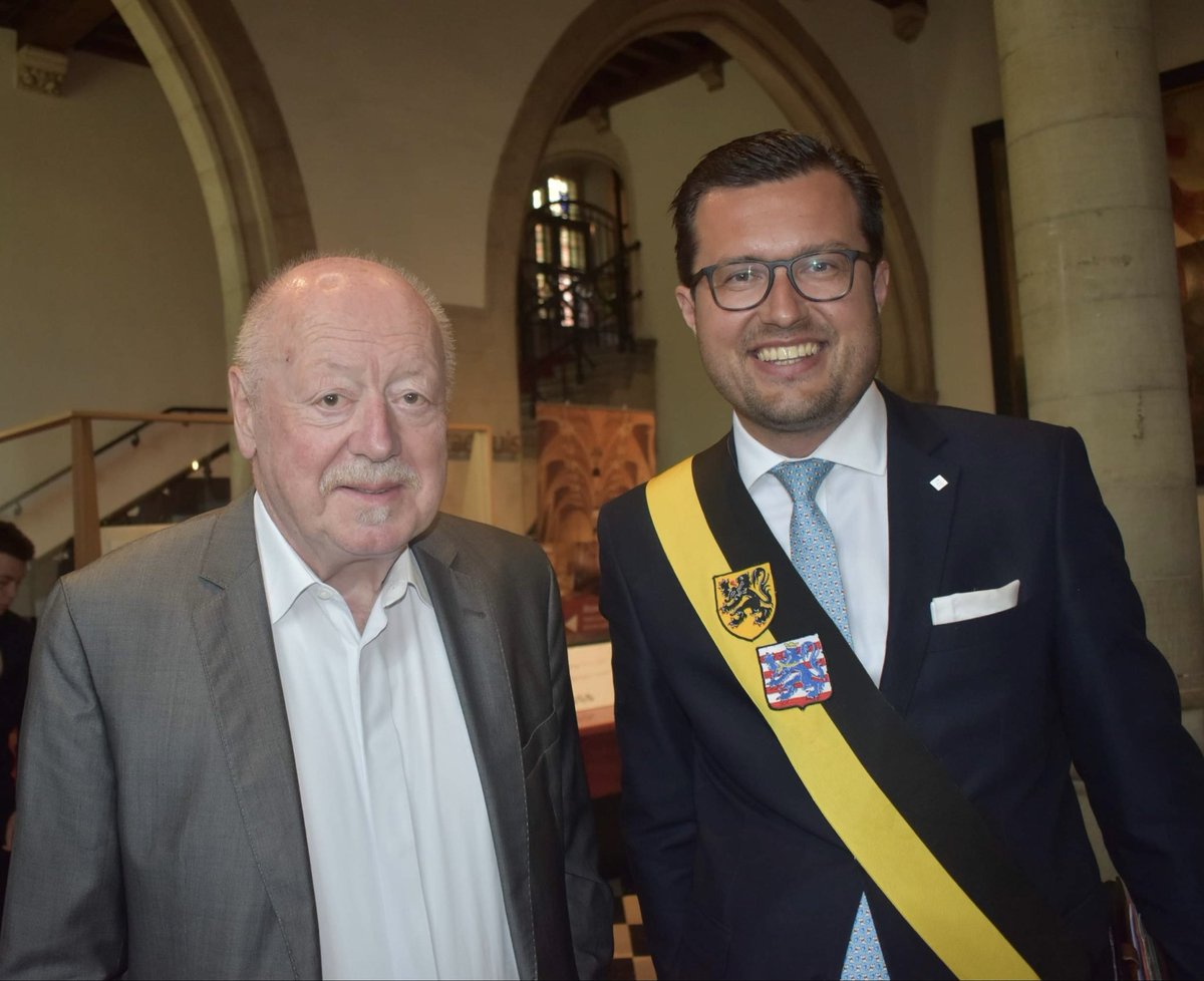 Diep getroffen door het overlijden van onze ere-burgemeester Patrick Moenaert. Onze eerste ontmoeting was stormachtig, al onze latere contacten waren bijzonder aangenaam. #Brugge dankt Patrick voor al zijn jaren van inzet. We denken aan je familie en vele vrienden.